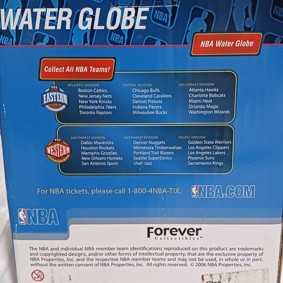 NBA Detroit Pistons Forever Collectibles Santa Water Globe - Picture 8 of 8